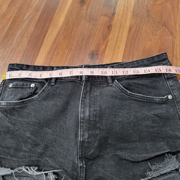 Zara High-Rise Distressed  Black Denim Cutoff Jean Shorts Size 14 - Picture 3 of 6